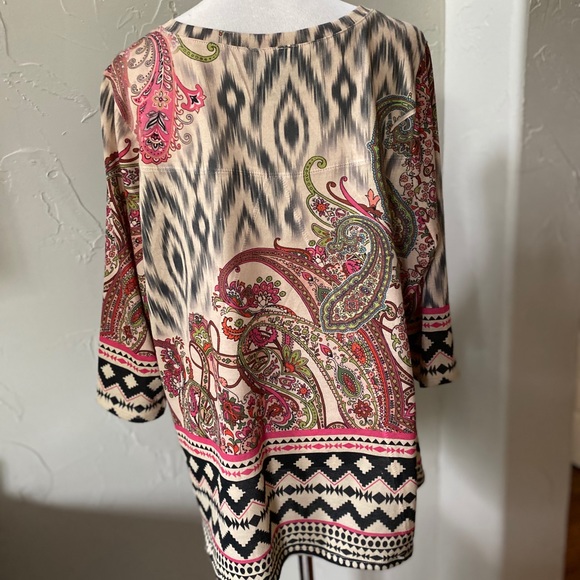 French Blue Woman embellished multi color top, 2X - Picture 3 of 4